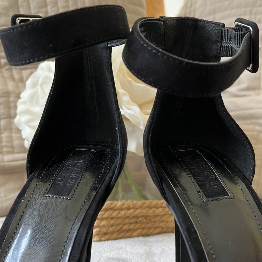 Black heels 8 - Picture 8 of 14